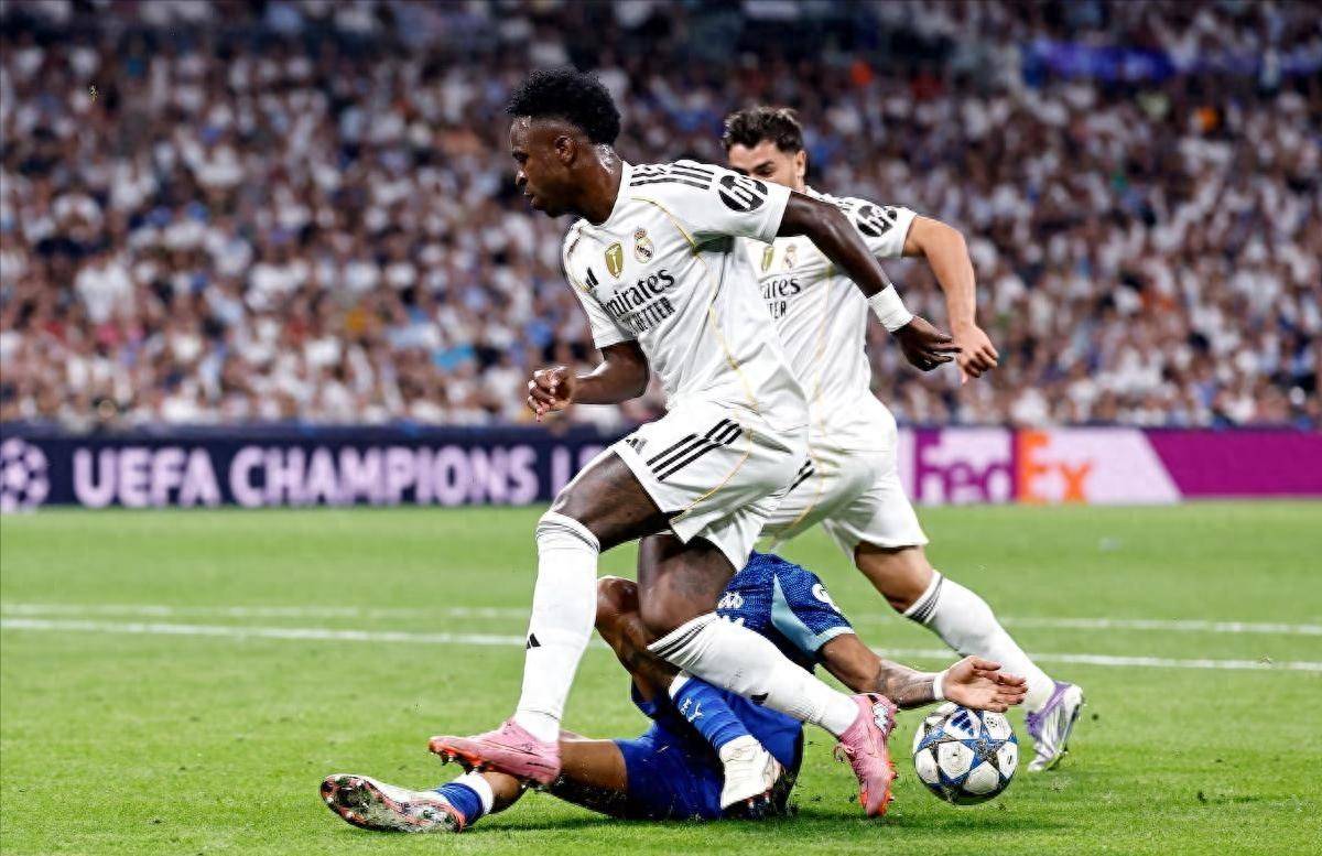 西蒙尼依然 西蒙尼依然