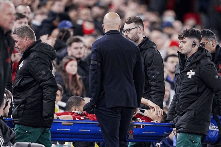 望就是莱昂, 划受阻