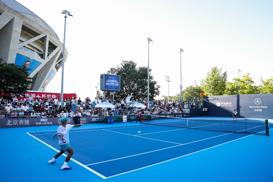 与此同时, 步开业, 赛事之一